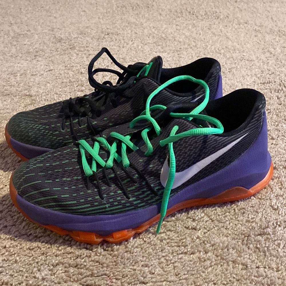 KD, size 6.5 youth joker
